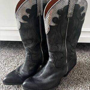 Idyllwind Black Boots with Silver Accents